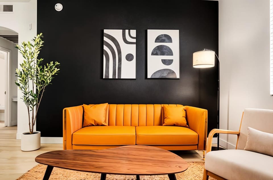 Boulevard Stays Chic 1BR Near Stadium Pool Access Gym & Free Parking Apartment in Glendale