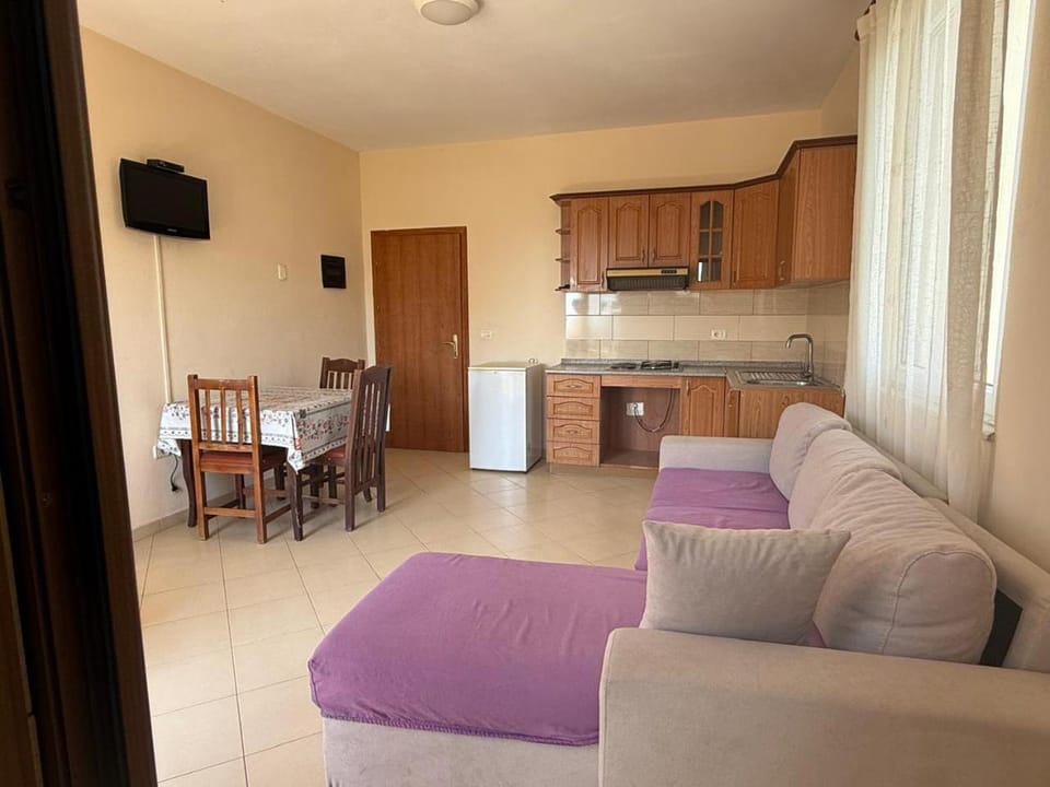 Kitchen or kitchenette, Living room, Seating area