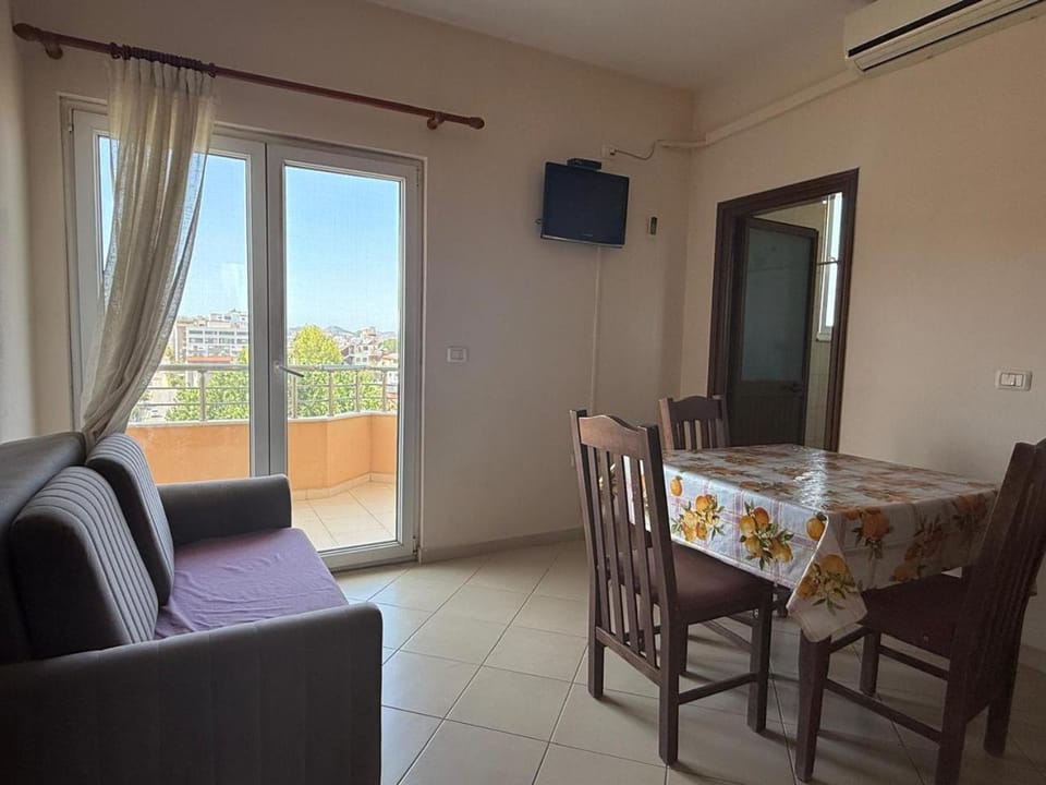 Communal lounge/ TV room, View (from property/room), Balcony/Terrace, Living room, Seating area, Dining area, Evening entertainment, air conditioner