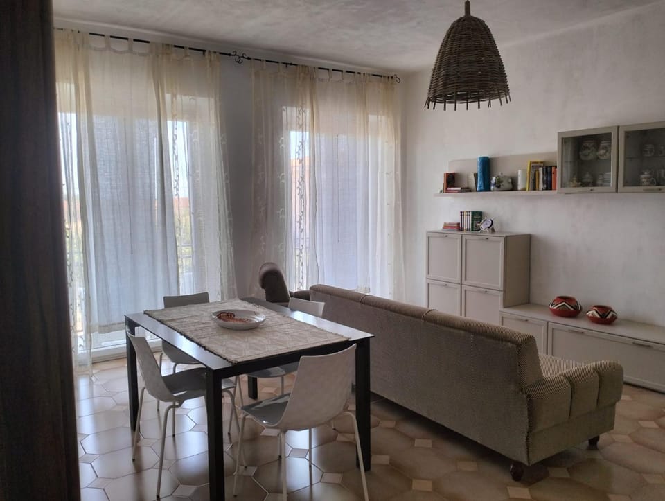 Communal lounge/ TV room, Living room, Dining area