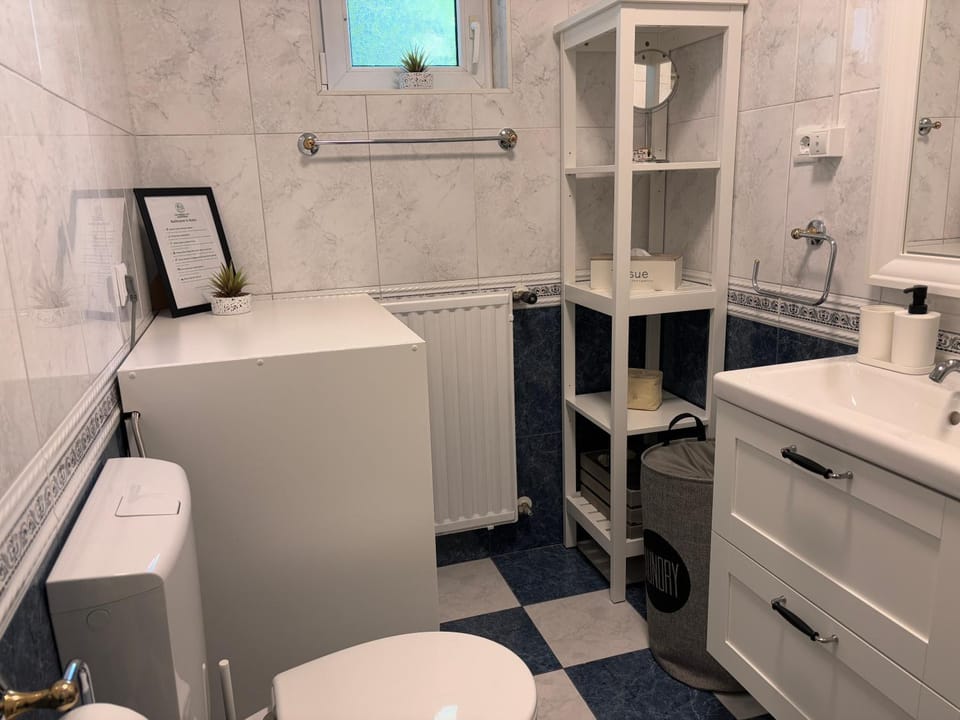 Toilet, Bathroom