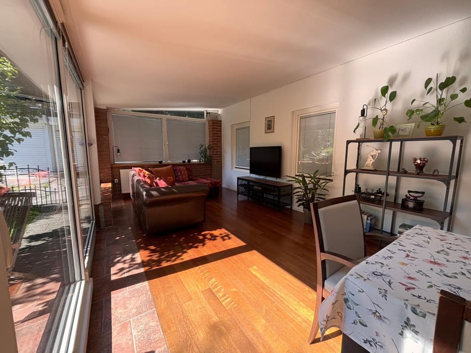 Patio, Communal lounge/ TV room, TV and multimedia, View (from property/room), Balcony/Terrace, Living room, Seating area, Dining area