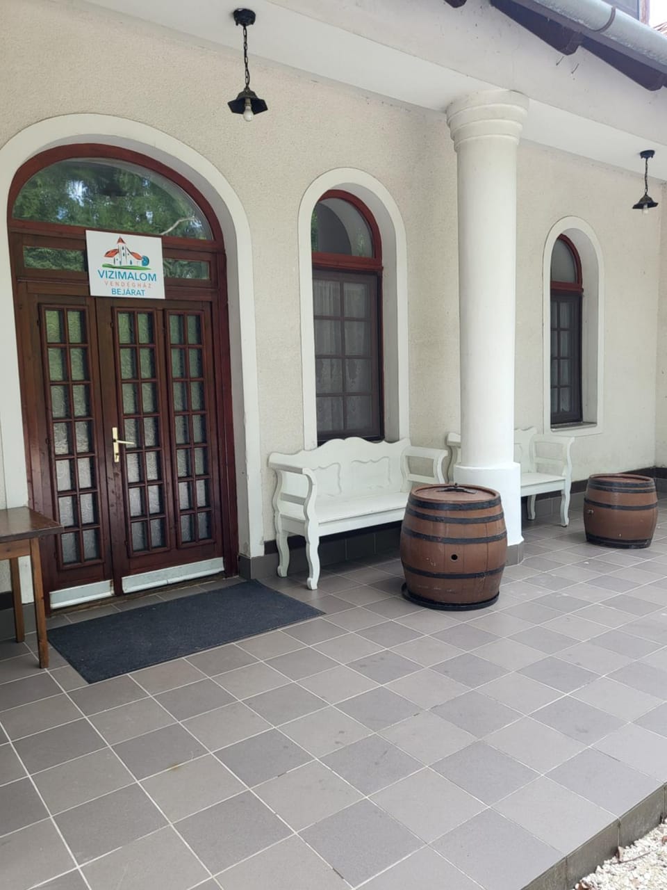 Facade/entrance