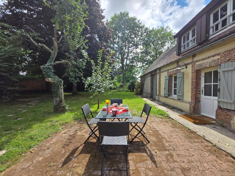 Patio, Garden, Dining area, Garden view