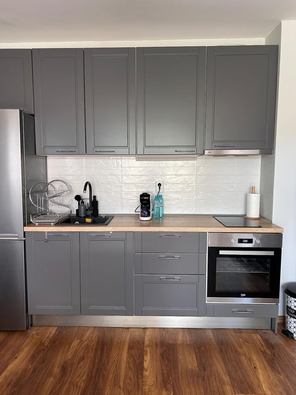 Coffee/tea facilities, Kitchen or kitchenette, minibar, oven, stove