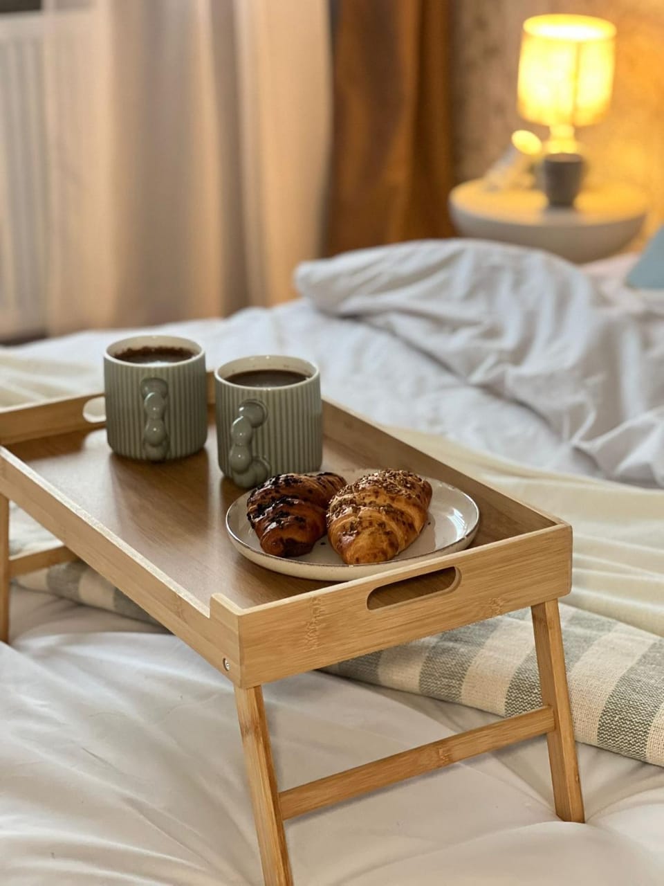 Bed, Photo of the whole room, Bedroom, Food