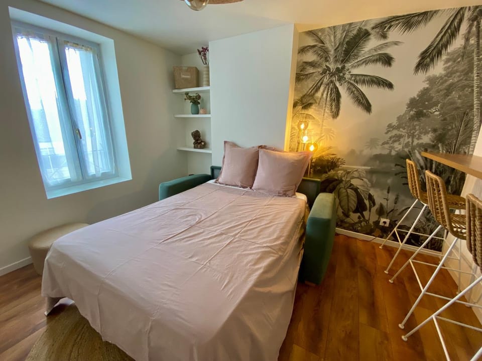 Bed, Living room