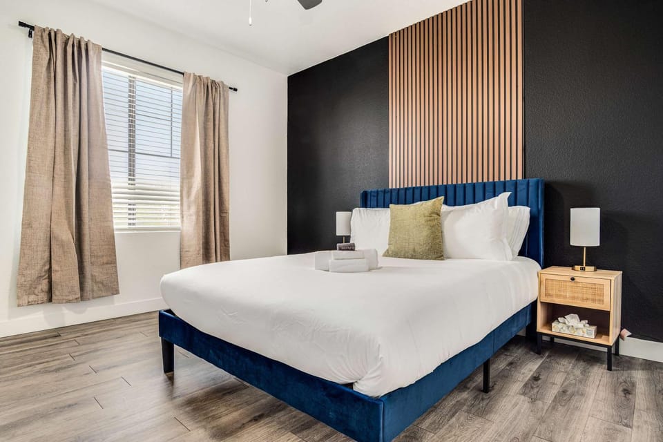 Boulevard Stays Luxe 2BR by the Stadium Pool Parking Gym 06 Apartment in Glendale