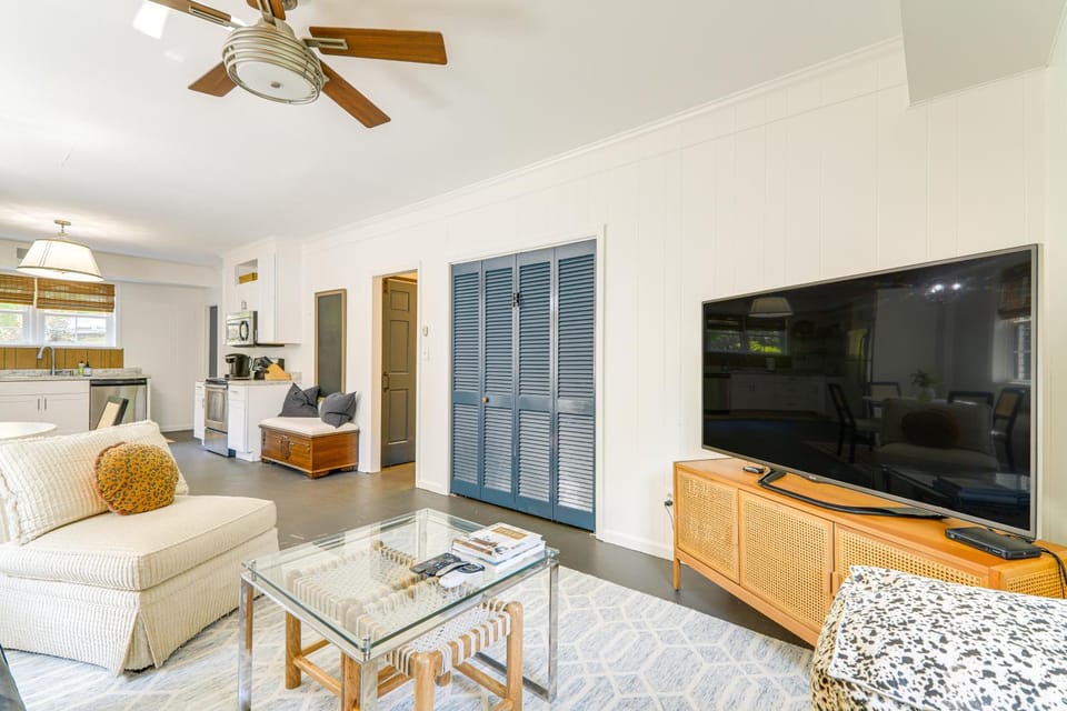 4 Mi to UGA: Bright & Airy Athens Apartment! Apartment in Athens