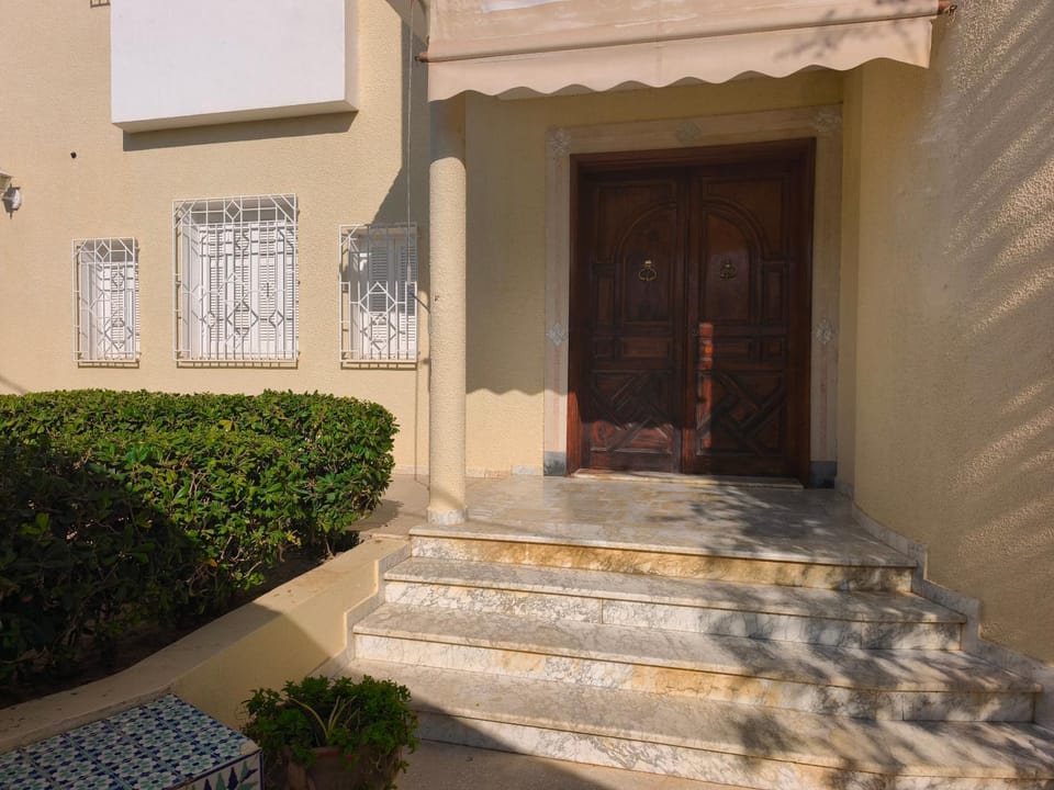 Facade/entrance
