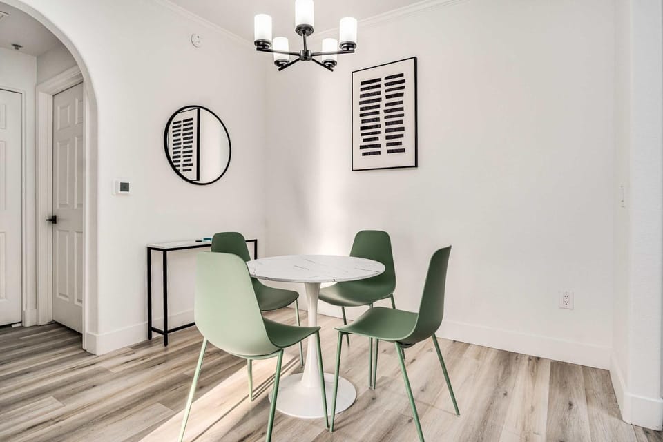 Boulevard Stays 1BR by Stadium Pool Parking Gym 01 Apartment in Glendale