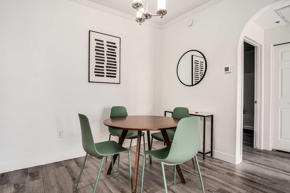 Boulevard Stays 1BR by the Stadium Pool Parking Gym 11 Apartment in Glendale