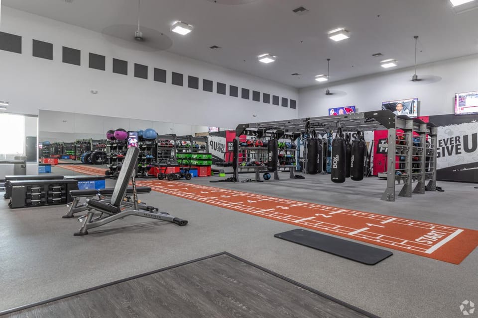 Boulevard Stays 1BR by Stadium Pool Parking Gym 02 Apartment in Glendale