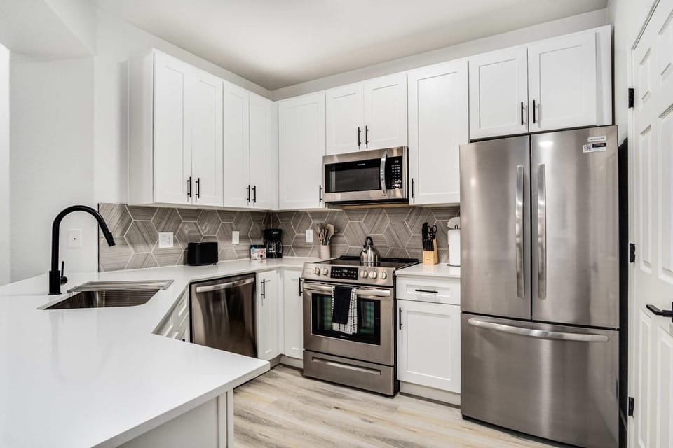 Boulevard Stays 2BR by Stadium Pool Parking Gym 05 Apartment in Glendale