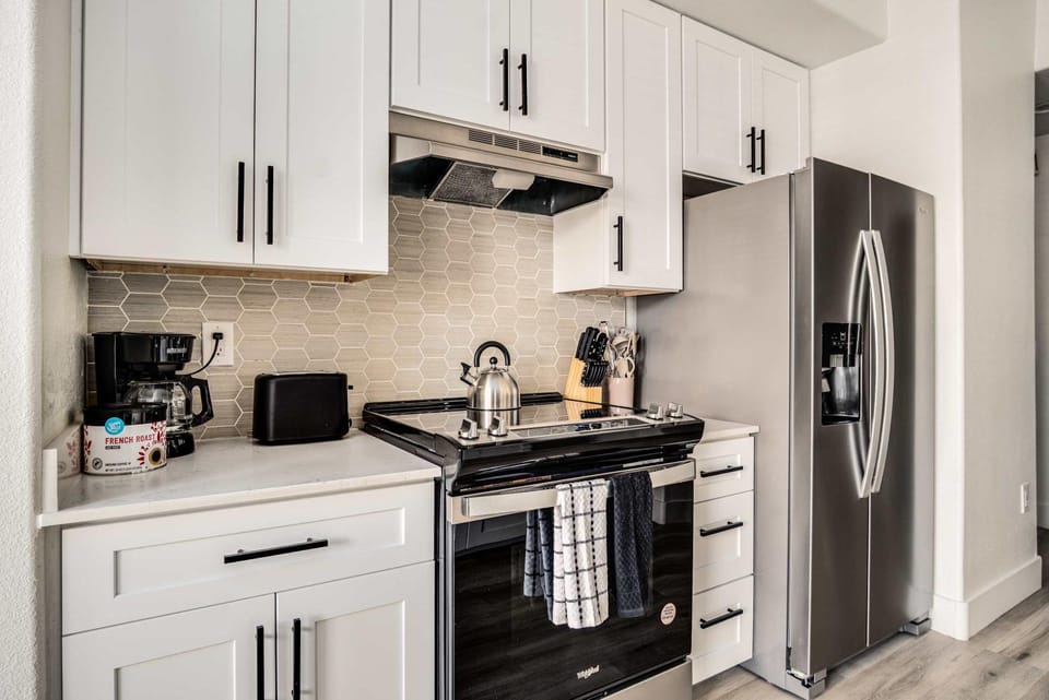 Boulevard Stays 2BR by Stadium Pool Parking Gym 08 Apartment in Glendale