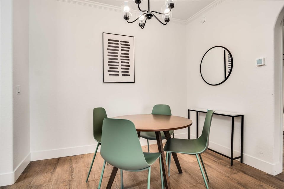 Boulevard Stays 1BR by Stadium Pool Parking Gym 09 Apartment in Glendale