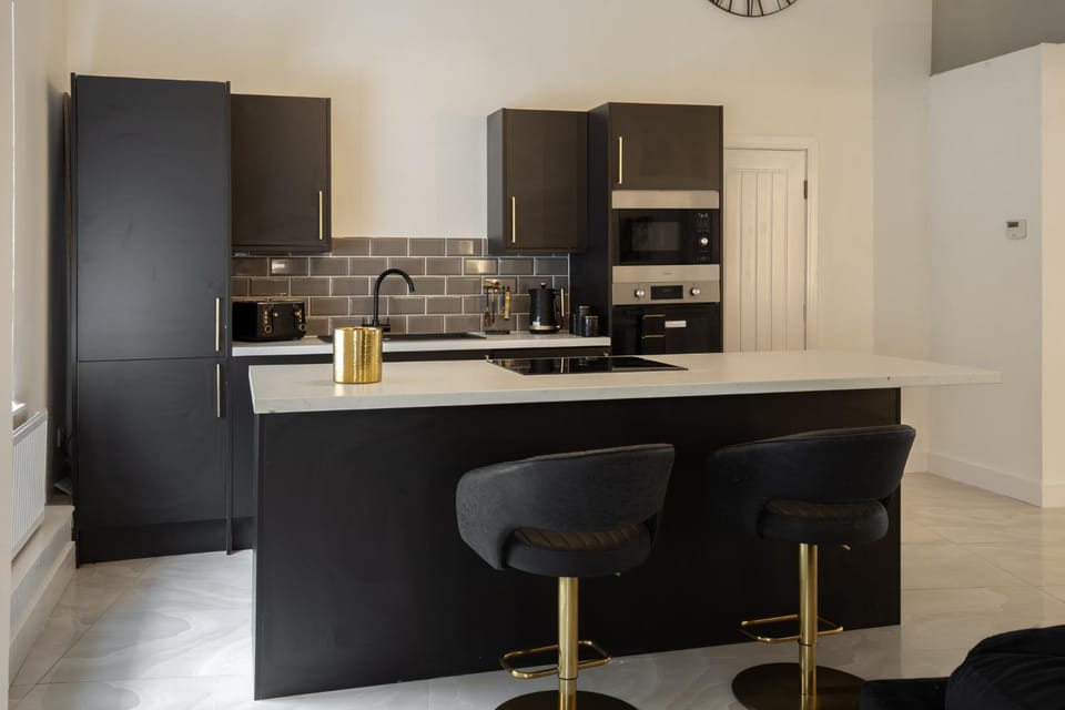 Skyway Apartment City Stay with Jacuzzi Bath Apartment in Bradford