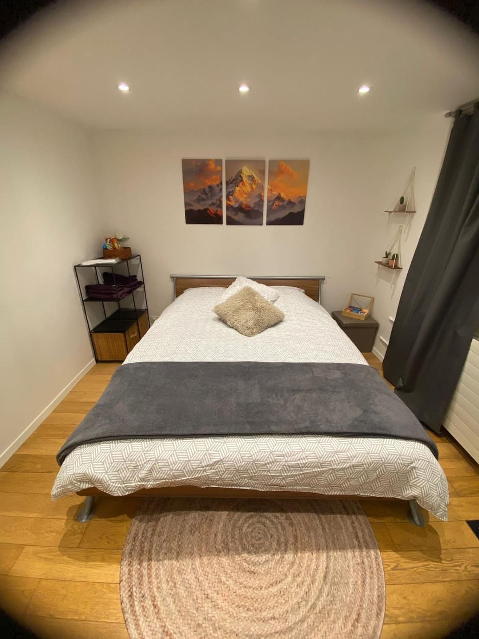 Bed, Photo of the whole room, Bedroom