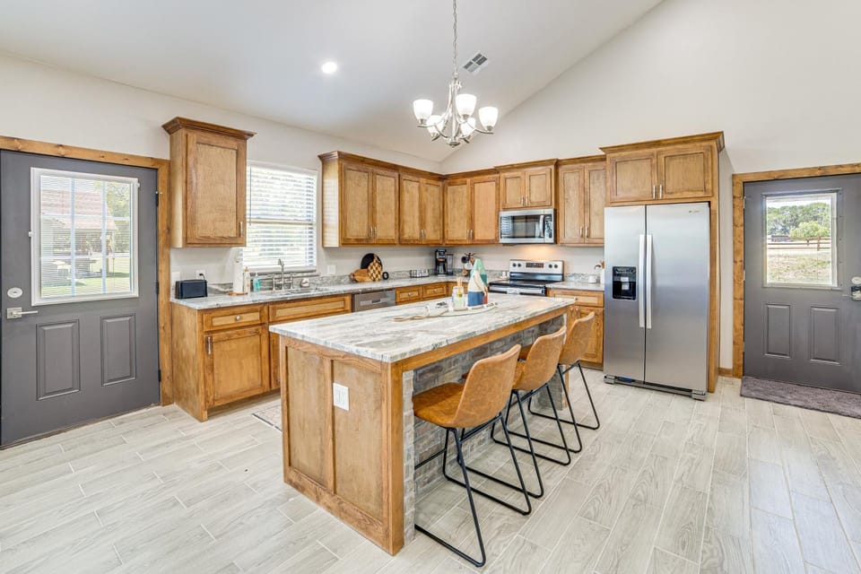1 Mi to Lake Texoma: Expansive Outdoorsy Escape! House in Lake Texoma