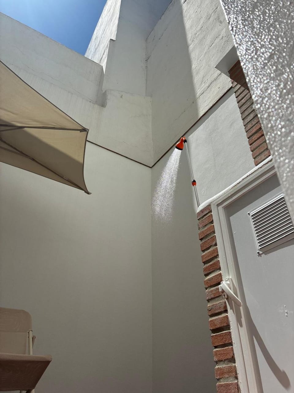 Nuestro lugar feliz Apartamento Barbate - Patio ducha exterior Apartment in Barbate