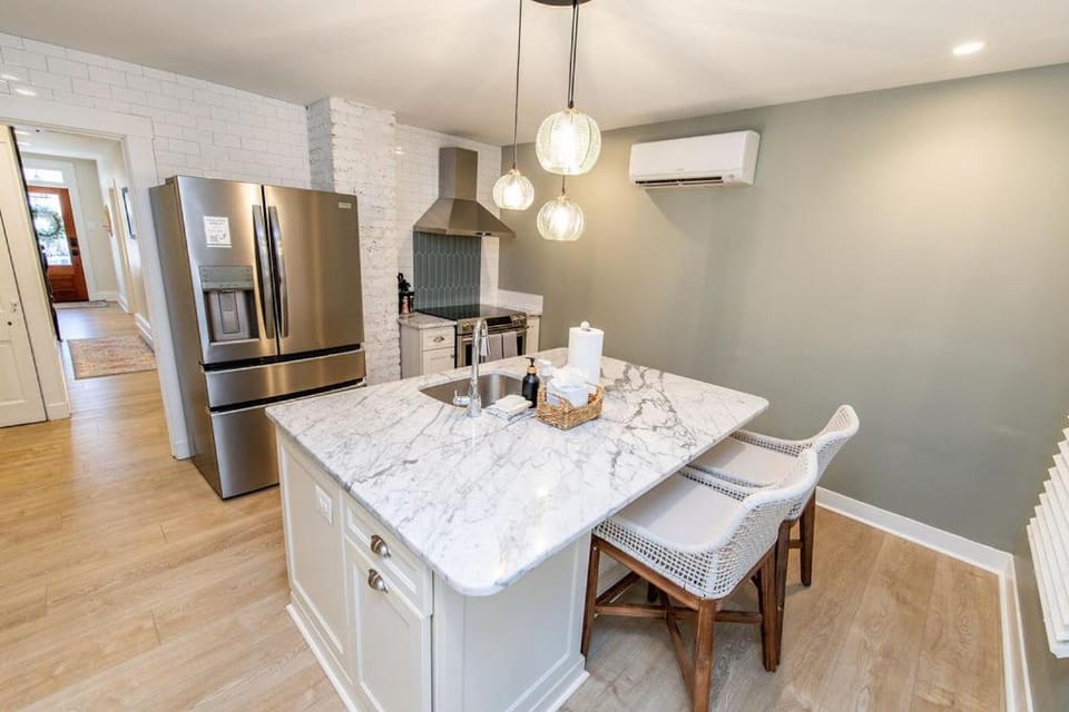 Renovated Downtown Annapolis w 3-Car Parking House in Spa Creek