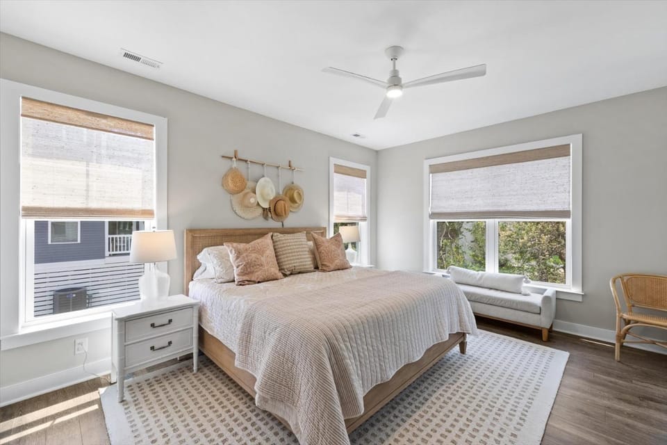 5BR Coastal Luxury Near Bethany w Pool & Bikes House in Sussex County