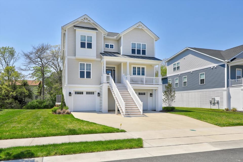 5BR Coastal Luxury Near Bethany w Pool & Bikes House in Sussex County