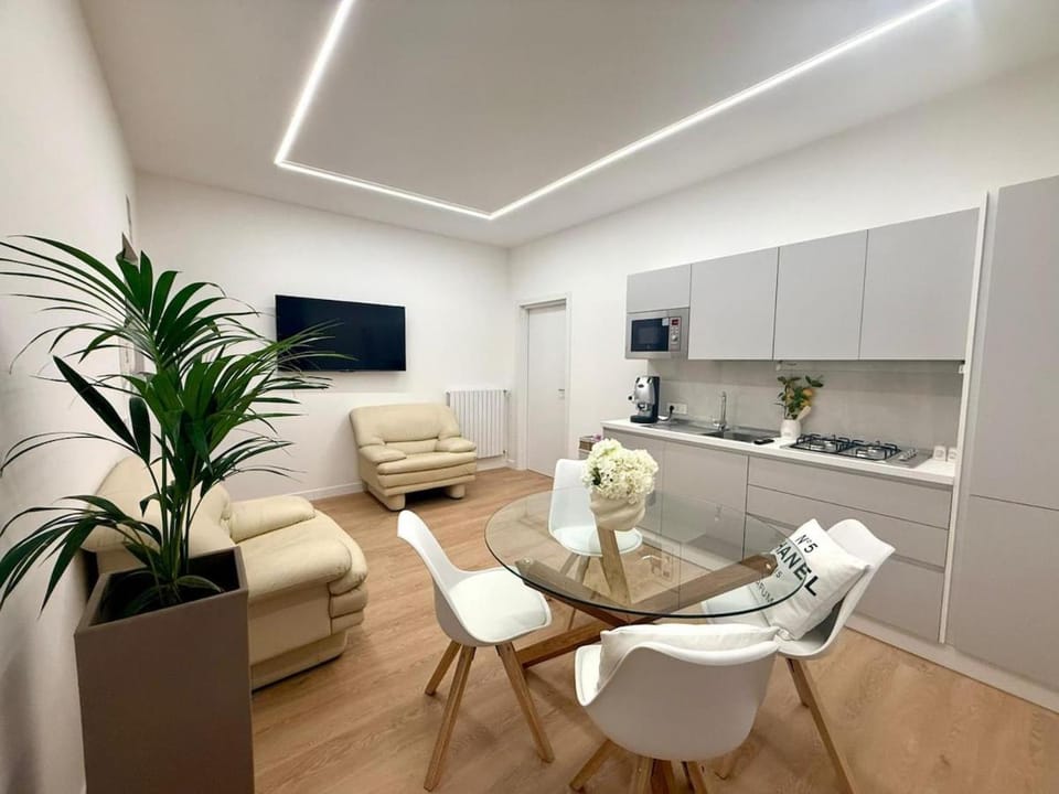 Kitchen or kitchenette, Living room, Dining area