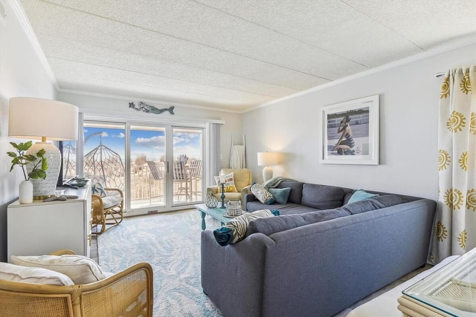 Oceanfront First-Floor Condo Beachfront Views House in Ocean City