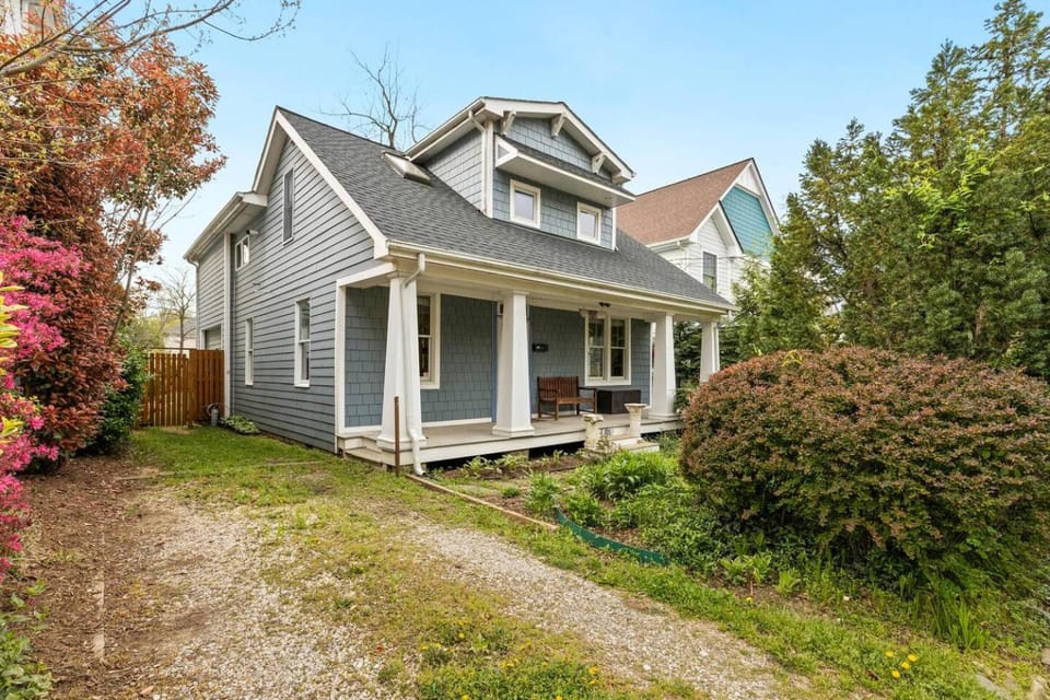 Unique Eastport Bungalow w Yard House in Spa Creek