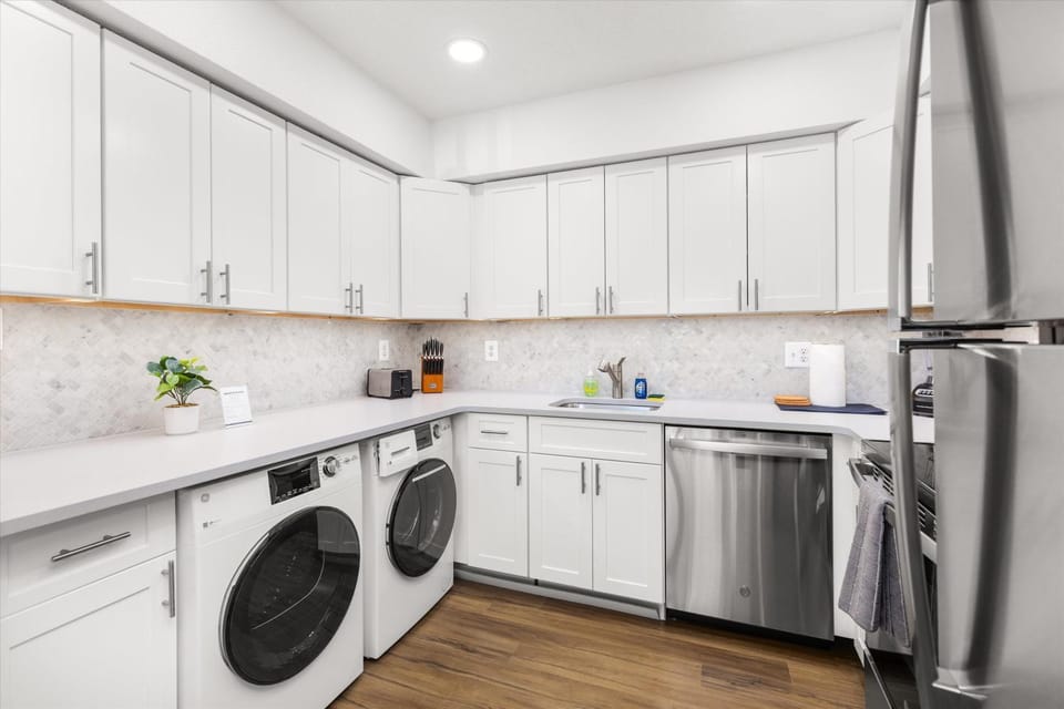 Renovated Oceanside 2BR w Deck & Park Views House in Ocean City