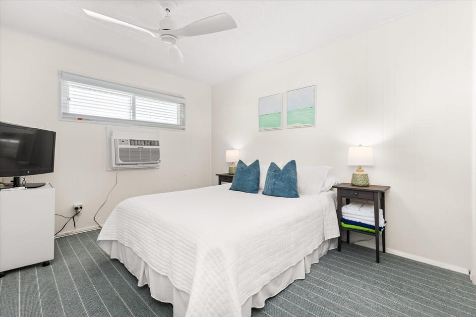 Renovated Oceanside 2BR w Deck & Park Views House in Ocean City