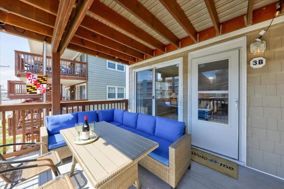 Steps to Beach 3BR Condo w Deck & Parking House in Ocean City