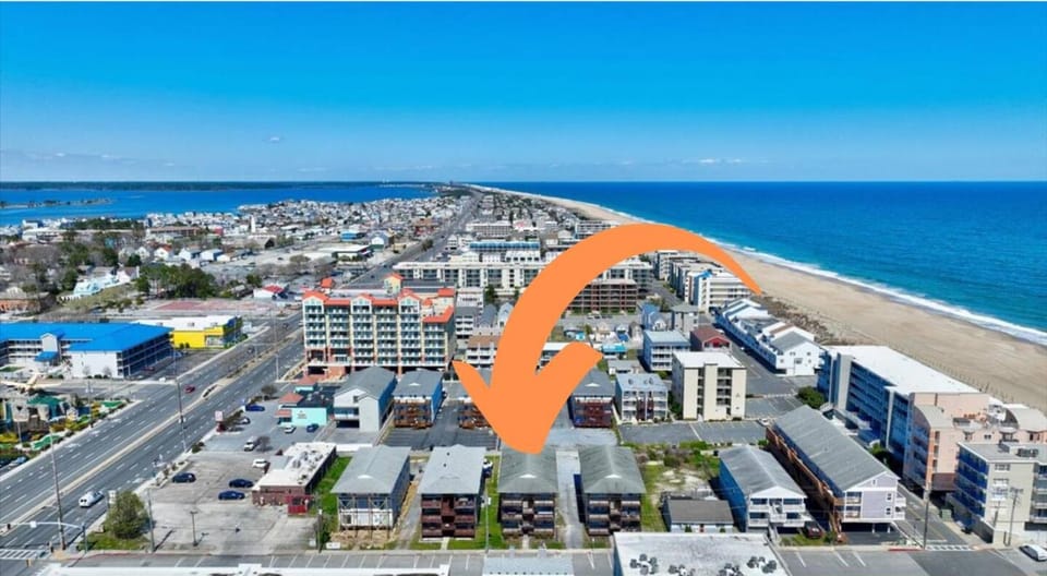 Steps to Beach 3BR Condo w Deck & Parking House in Ocean City