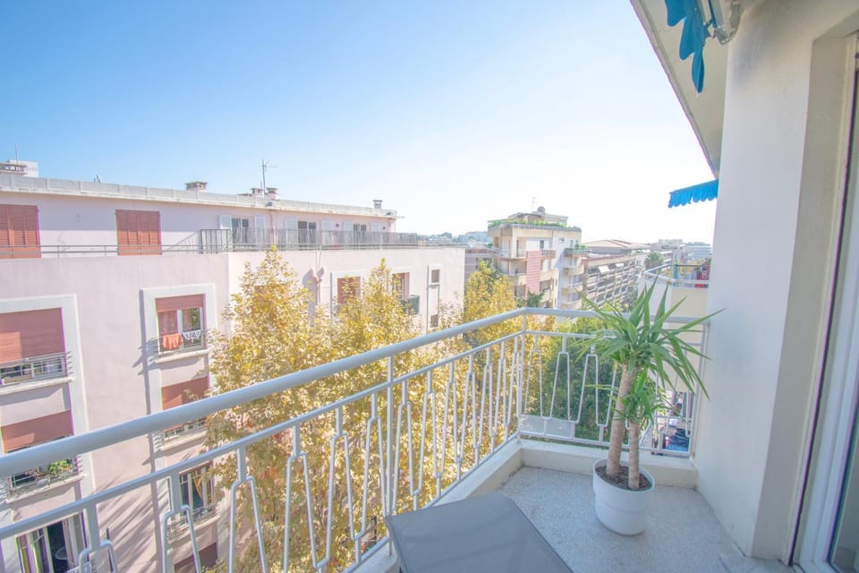 Property building, Day, View (from property/room), Balcony/Terrace, City view