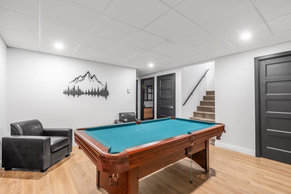 Billiard, Game Room