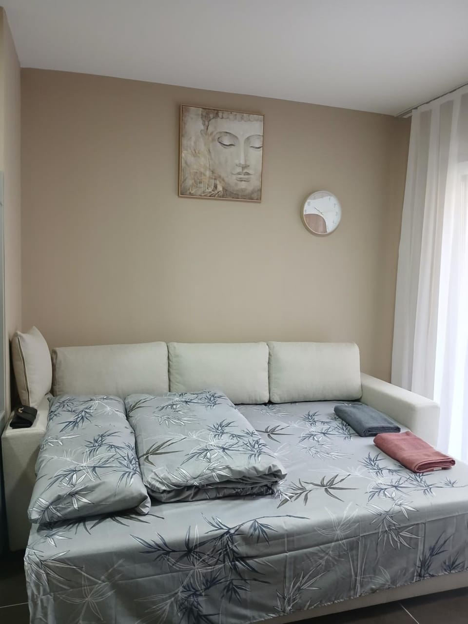 Bed, Photo of the whole room, towels