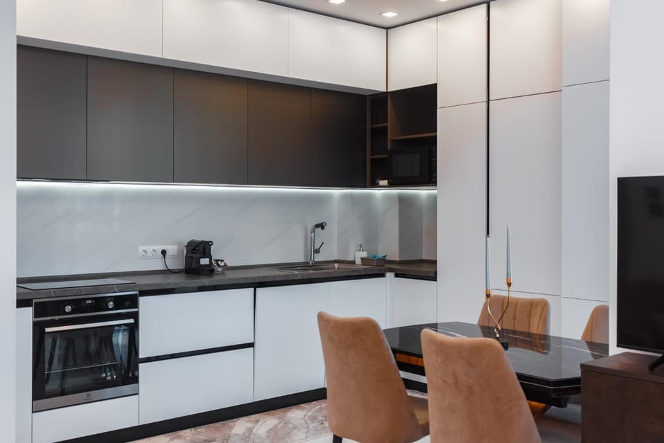 Kitchen or kitchenette, Dining area, dishwasher, oven, stove