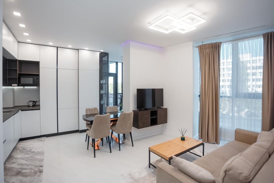 TV and multimedia, Kitchen or kitchenette, Living room, Seating area, oven