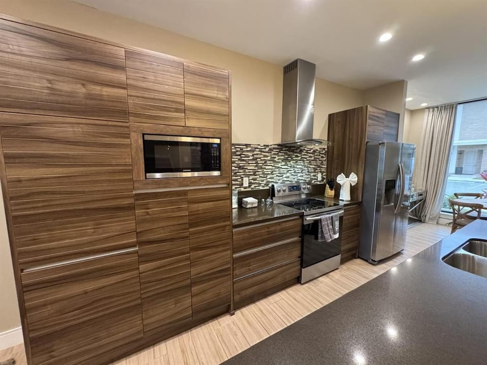 Luxurious 4bed Villa Just 10 Minutes from Disney! Private BBQ Villa in Bay Lake