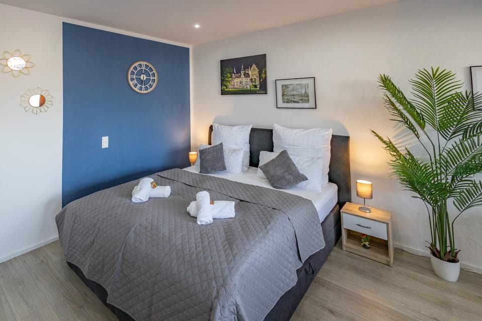 Bed, Photo of the whole room, Bedroom, towels
