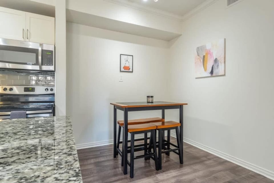Boulevard Stays Comfy King 1BR Pool Gym & Free Parking 05 Apartment in Irving