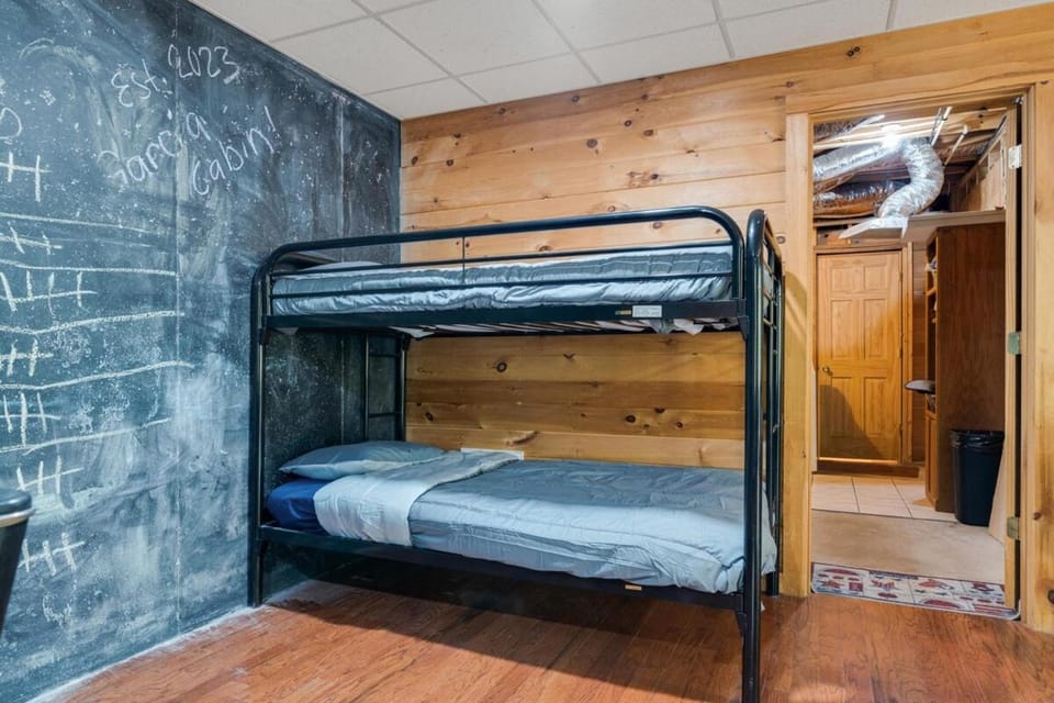 Game Room, bunk bed