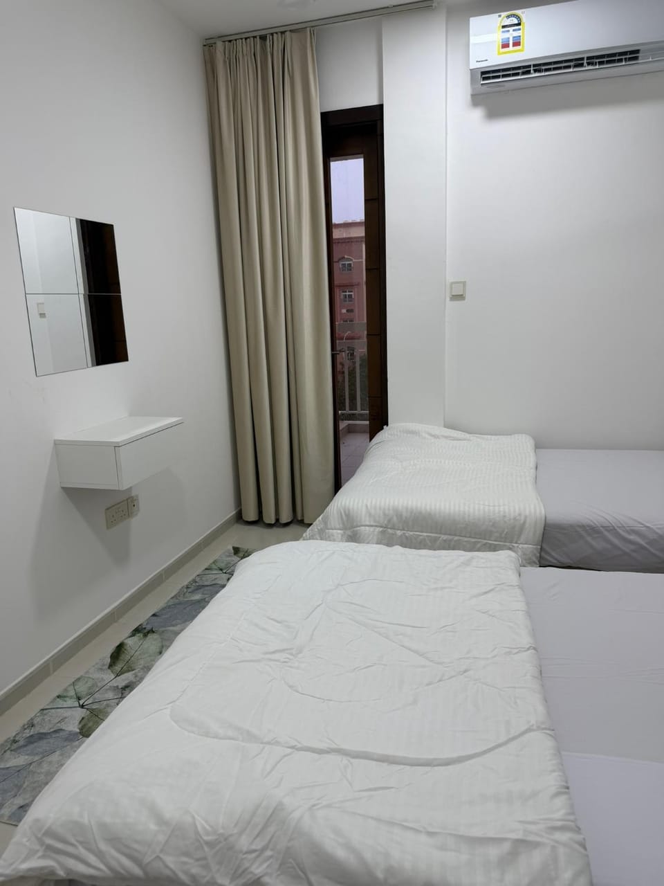 شقة 3 غرف في مجمع زهرة الخريف , بمساحة ممتازة و اثاث منظم و تنسق متميز للغرف Apartment in Oman