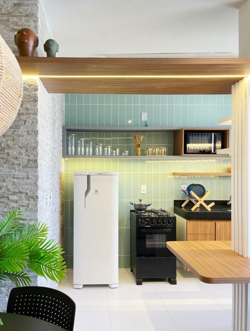 Kitchen or kitchenette, Dining area, Communal kitchen, oven, stove