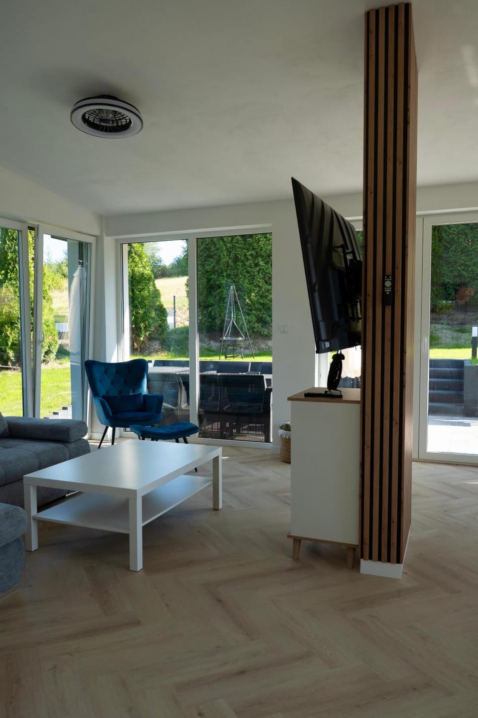 TV and multimedia, Living room, Seating area