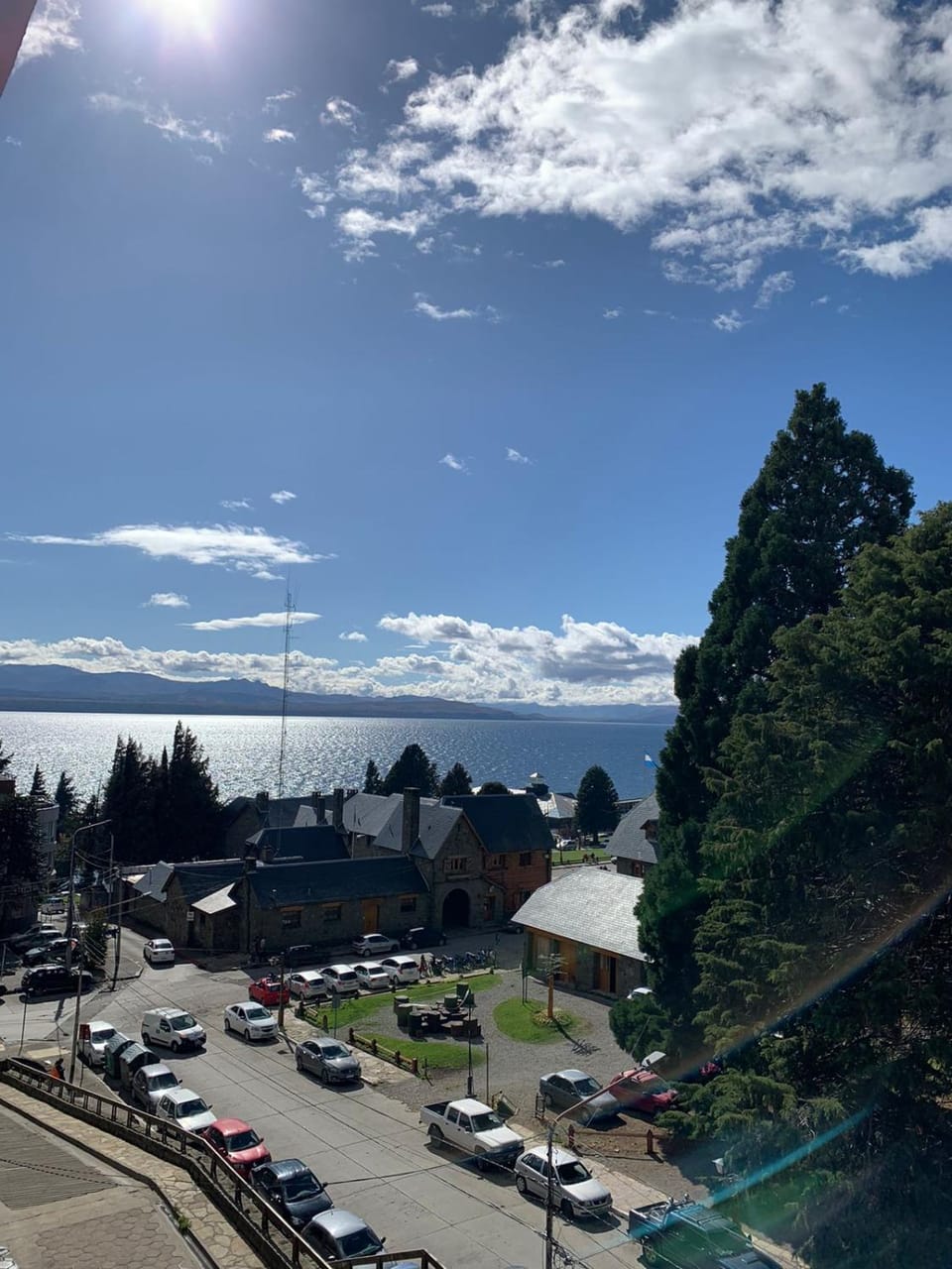 Nearby landmark, Day, Neighbourhood, Natural landscape, Lake view, Mountain view, Location