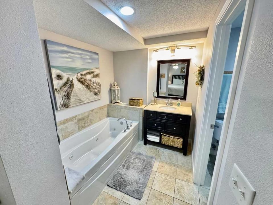 Island Thyme - Hilton Head 3BR 2BA Walk to Beach House in South Forest Beach