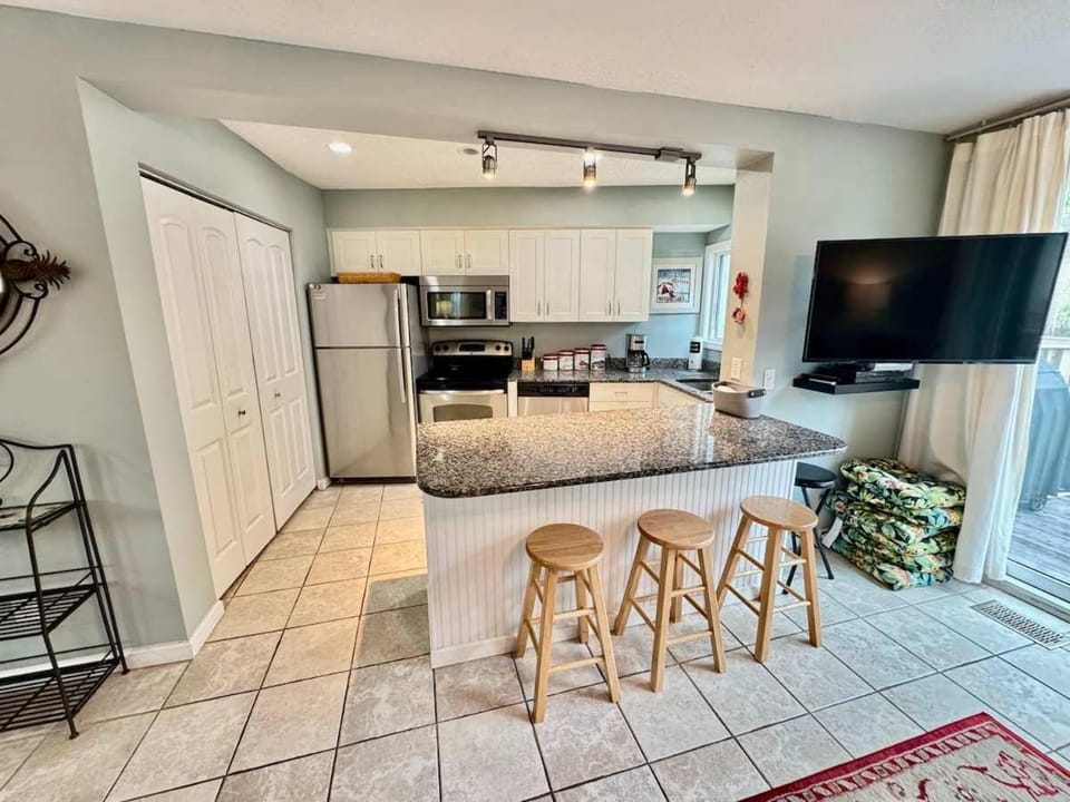 Island Thyme - Hilton Head 3BR 2BA Walk to Beach House in South Forest Beach