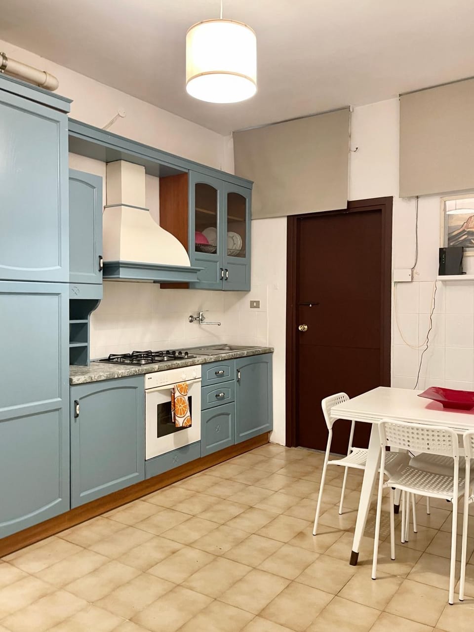 Kitchen or kitchenette, Dining area, oven, stove